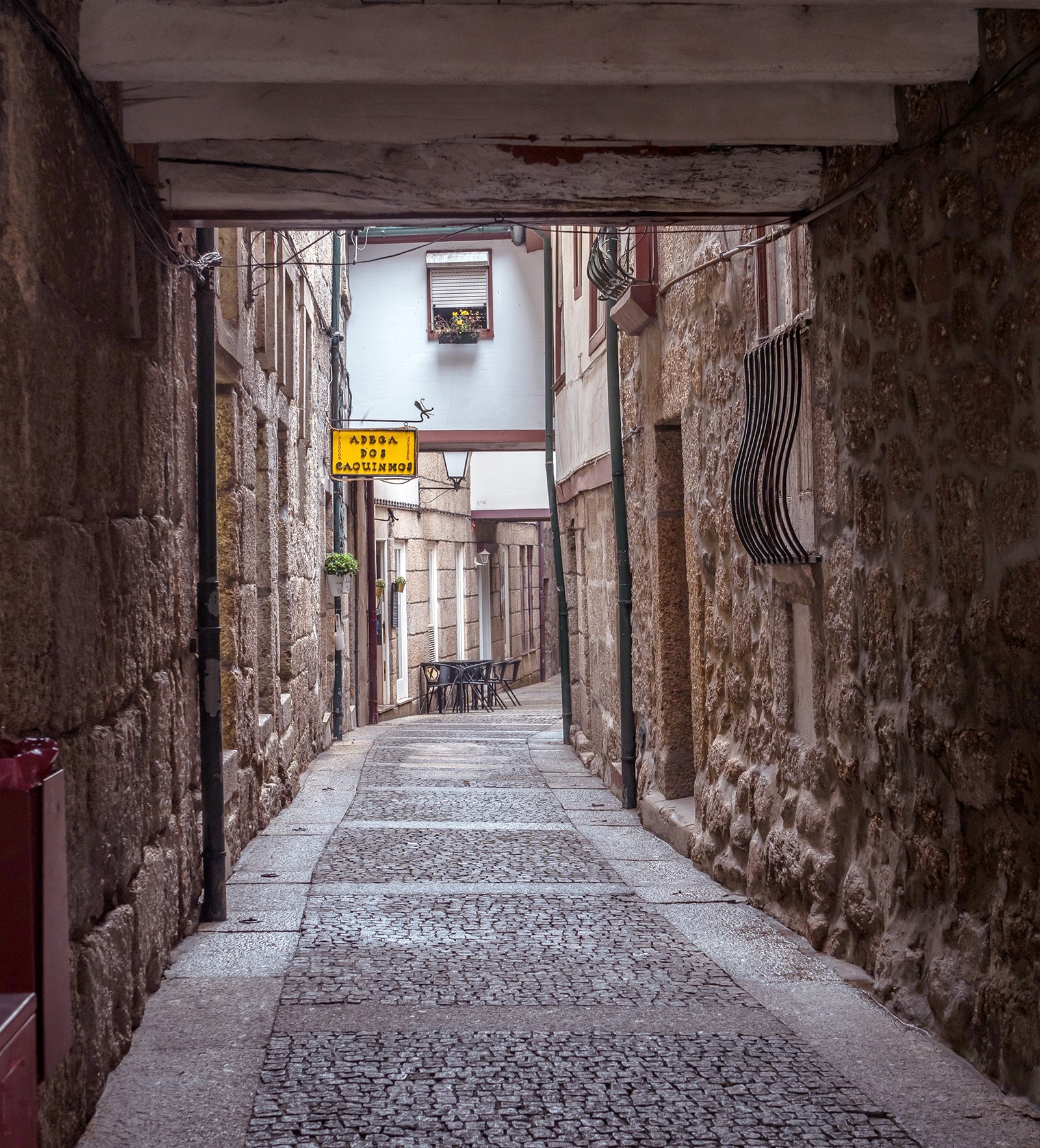 Smal gade i Guimarães, Portugal